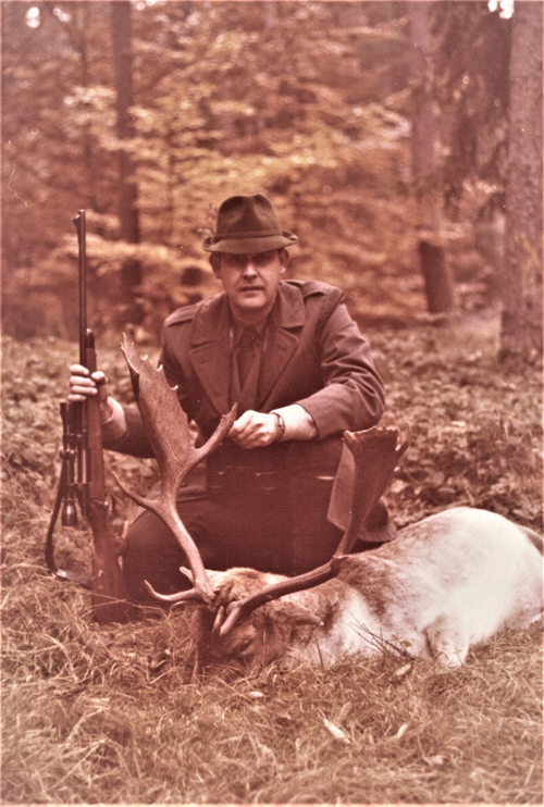 HUNTING FALLOW DEER (DAMHIRSCH) IN GERMANY